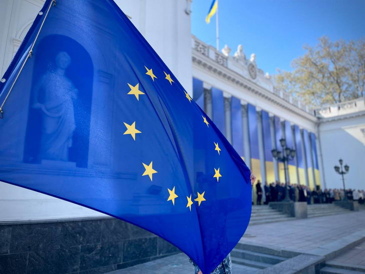 В Одессе торжественно подняли флаг Европейского Союза
