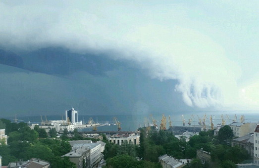 Выходите с зонтиком, а лучше сидите дома: в Одессе штормовое предупреждение