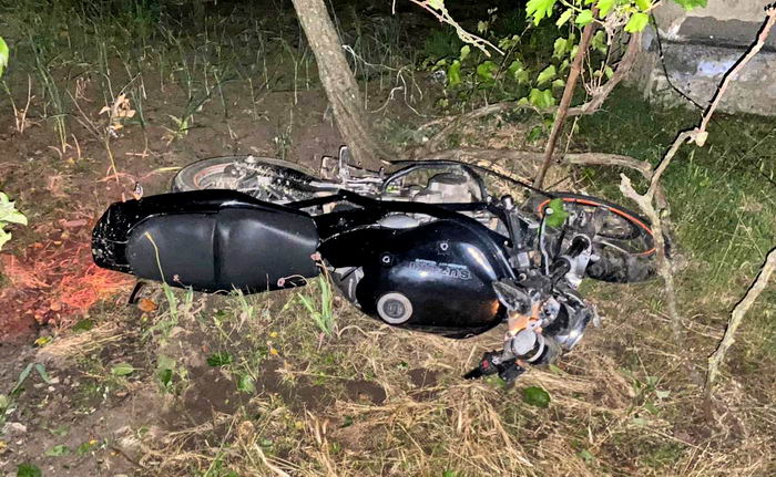 В Одесской области двое подростков разбились на мотоцикле – один погиб