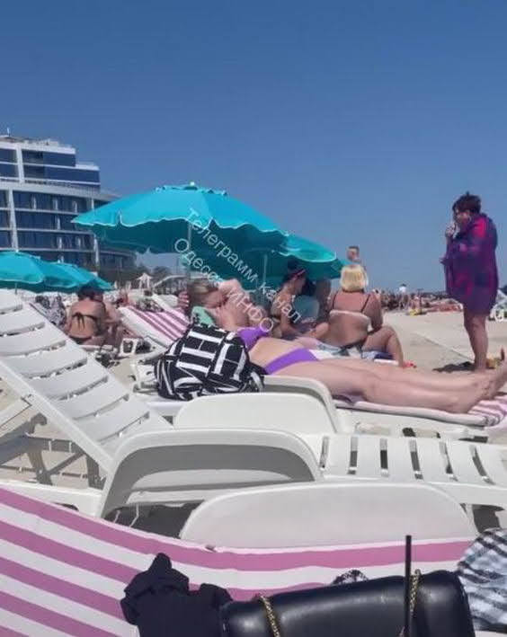В Одессе арендаторы пляжей расставили шезлонги и снимают плату до официального разрешения ОВА