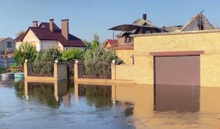 В Херсоне началось подтопление после подрыва дамбы