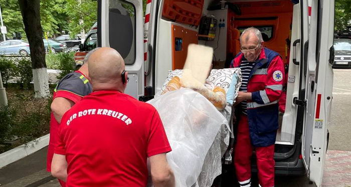 Двух одесситов, получивших ожоги от ракетного удара россии, транспортировали в больницы Австрии