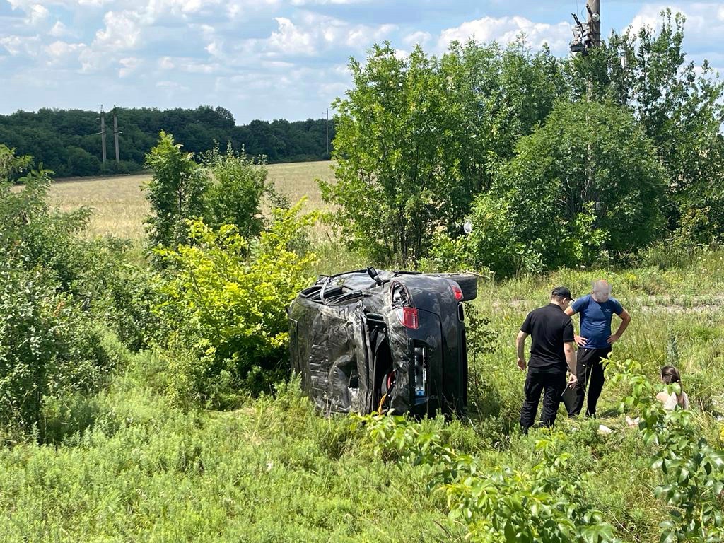 В Одесской области на трассе Балта - Подольск три девушки на Porsche  Cayenne слетели с дороги » Юг-Информ - новости Одессы, новости южного  региона