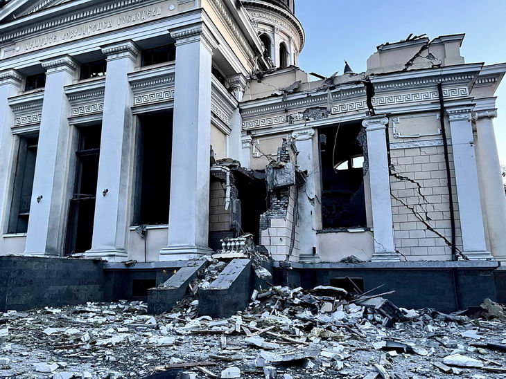 Российская ракета ударила в алтарь Преображенского собора в Одессе