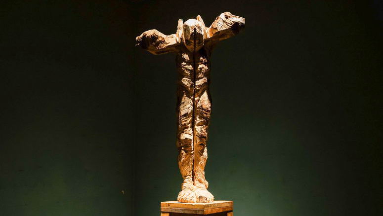 В Одесском художественном музее открылась выставка деревянных скульптур цикла «Языки войны»