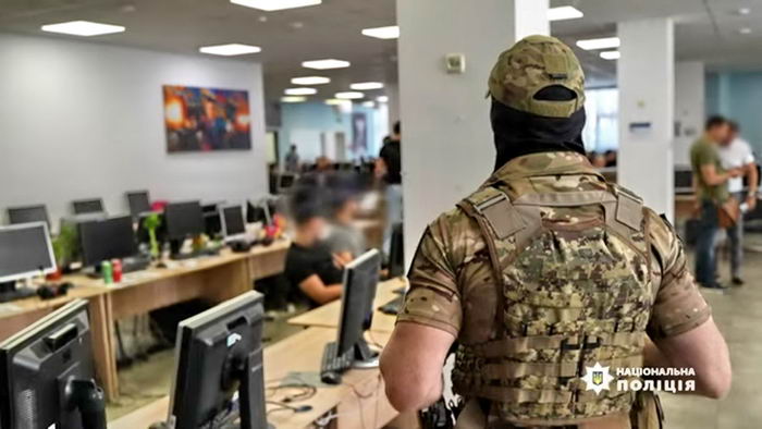 В Одессе обнаружили мошеннический колл-центр, где “работали” 200 человек