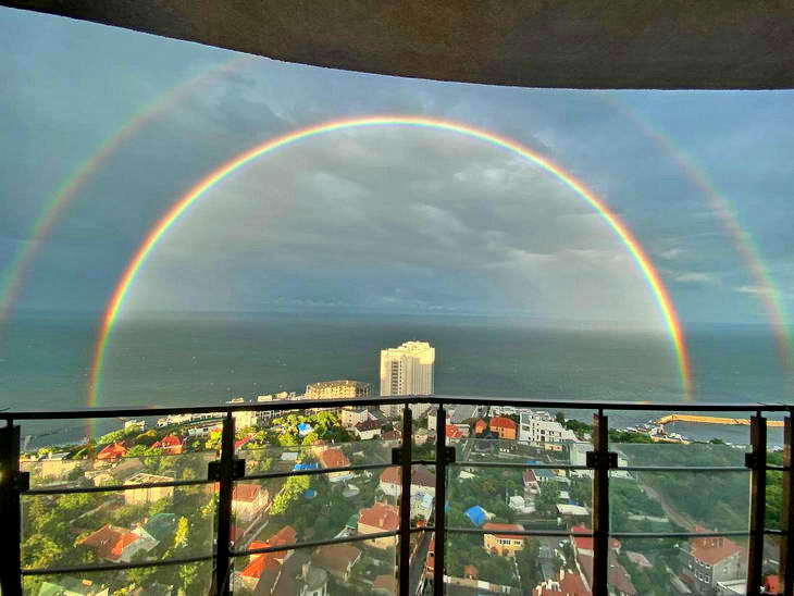 В Одессе вчера наблюдали двойную радугу над морем (фото)