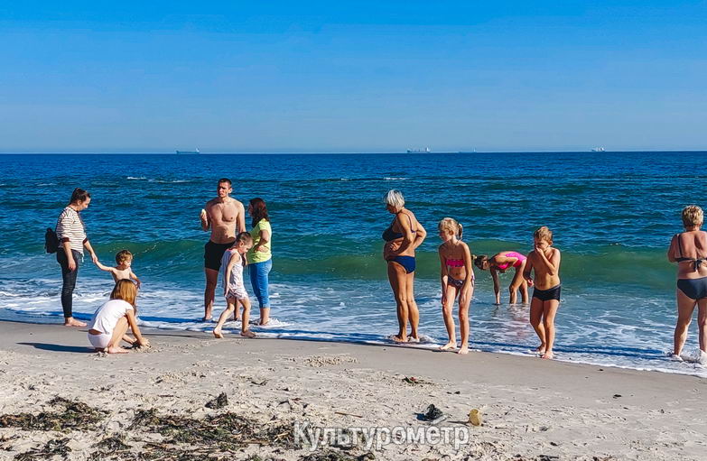 В Одессе в конце октября вернулось лето – на пляжах снова купаются и загорают (фото)