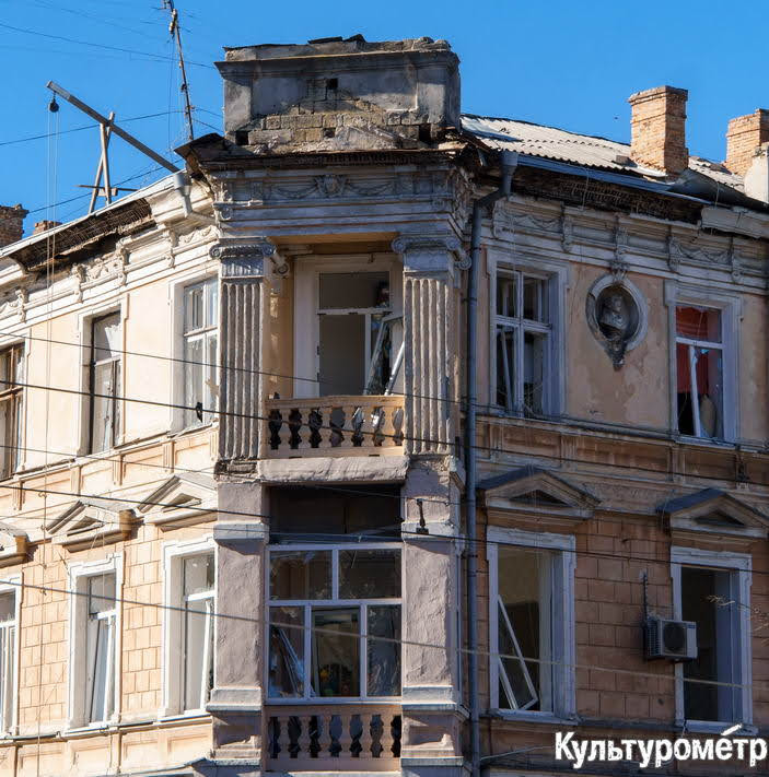 Последствия российской атаки по центру Одессы: повреждено более 200 окон (фото)