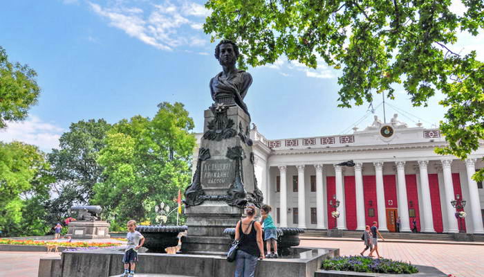 В Одессе рассмотрят вопросы переноса памятника Пушкину и переименования улицы Пушкинской