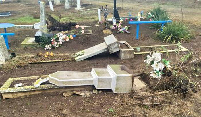 В Одесской области мужчина сломал 92 надгробия на кладбище и получил 4 года тюрьмы