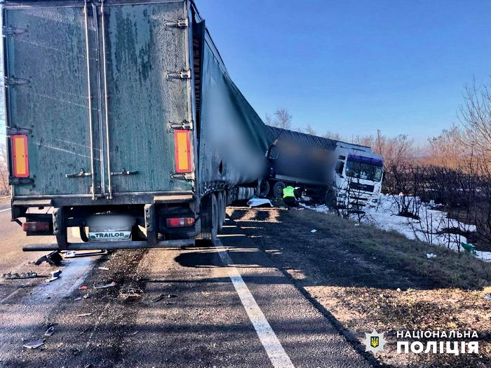 На трассе Одесса-Рени столкнулись три грузовика