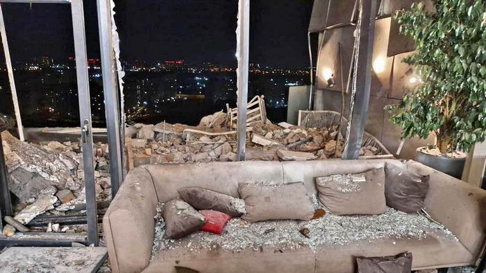 В Киеве российский дрон-камикадзе попал в высотный жилой дом