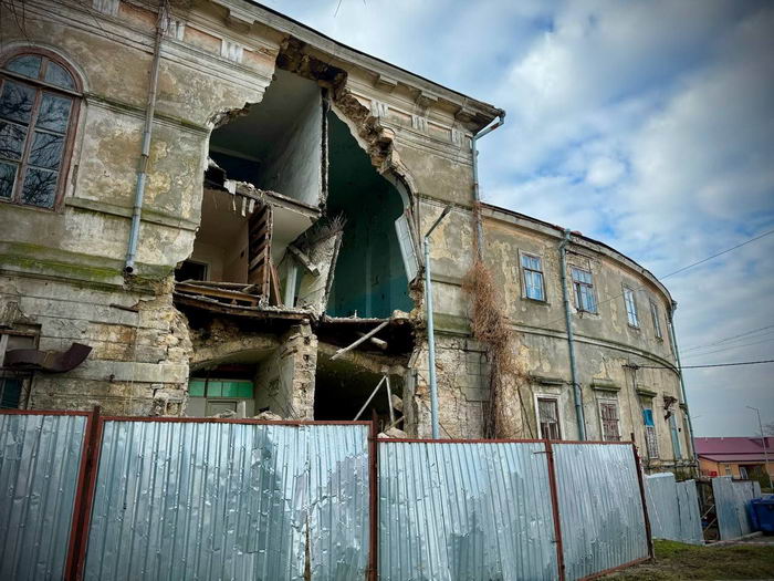 В Одессе обрушилась стена Инфекционной больницы – здания более 200 лет