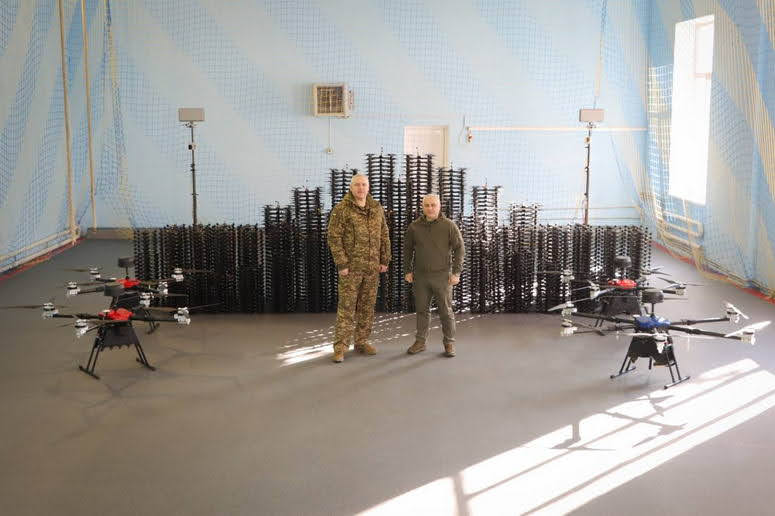 Труханов и Кипер впервые передали дроны-камикадзе для ВСУ