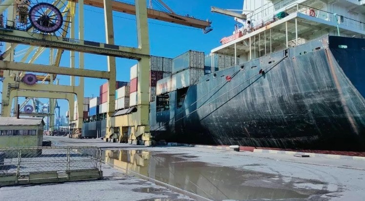 Украина собирается возобновить перевозку контейнеров по Черному морю