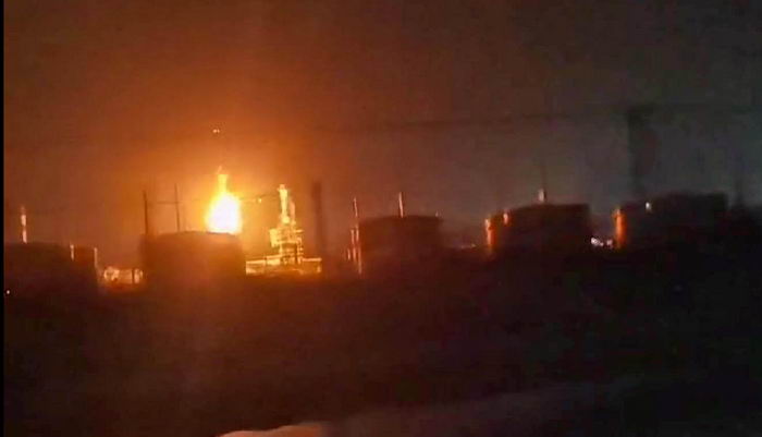 В россии очередной НПЗ загорелся после атаки дронов-камикадзе