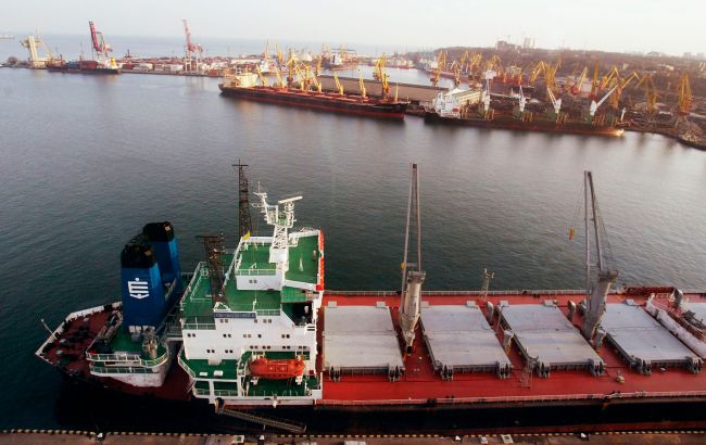 У порти Одеси незабаром повернуться великі контейнеровози та пороми