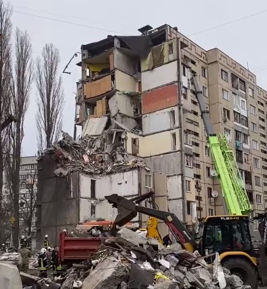 В Одессе демонтируют часть многоэтажки, в которую попал "Шахед"