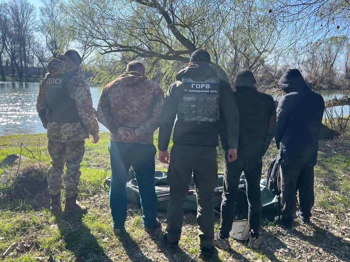 В Одесской области задержали группу, которая переправляла мужчин через Дунай в Румынию на лодках
