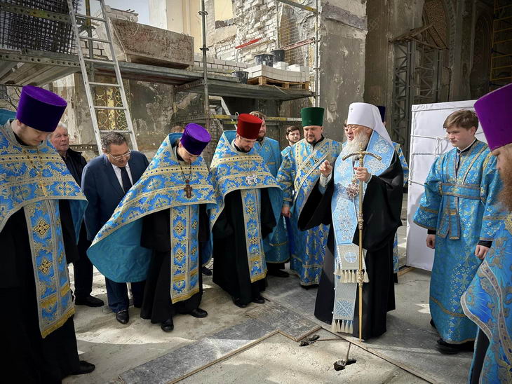 В Одессе восстанавливают алтарь собора московского патриархата, куда попала российская ракета