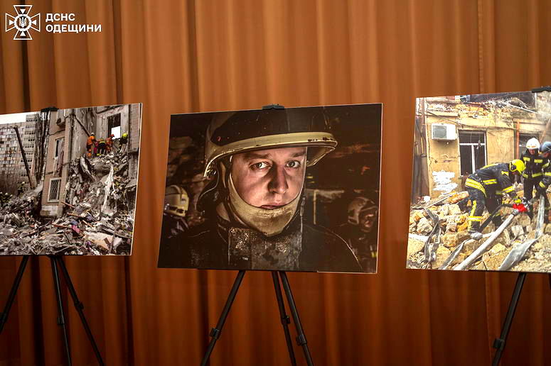 В Одессе открылась фотовыставка героизма спасателей