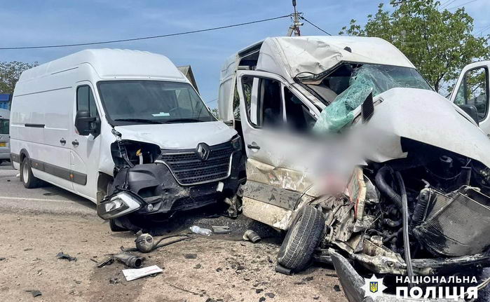Под Одессой столкнулись микроавтобусы – пассажир получил перелом черепа