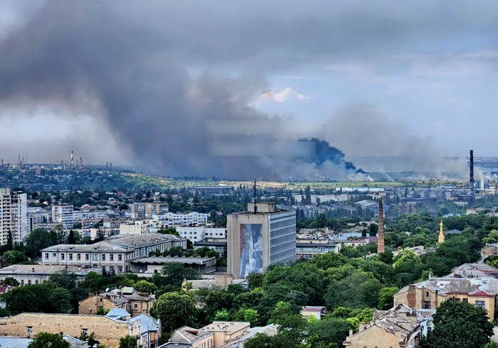 В Одессе масштабный пожар — подожгли камыши на полях орошения