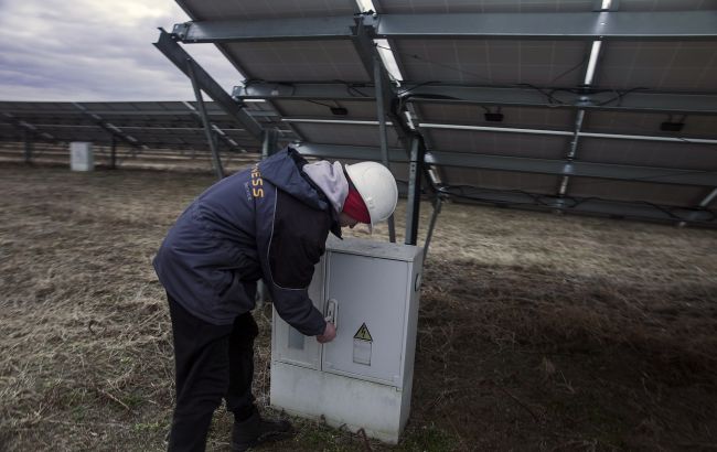 Энергетики вернули свет более 700 тысяч семей в Одесской области после обстрелов, - ДТЭК