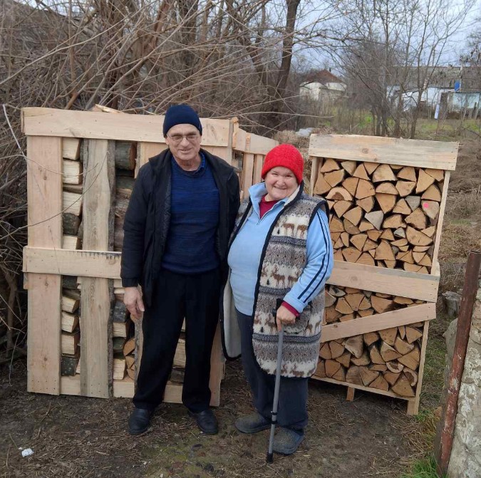 Дрова від благодійників отримують ВПО Березівського району Одещини