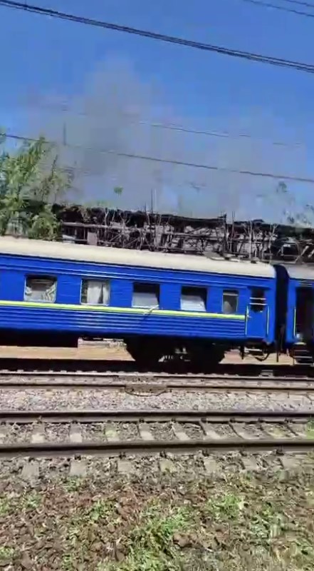 В Днепре из-за атаки оккупантов поврежден поезд "Одесса — Запорожье"