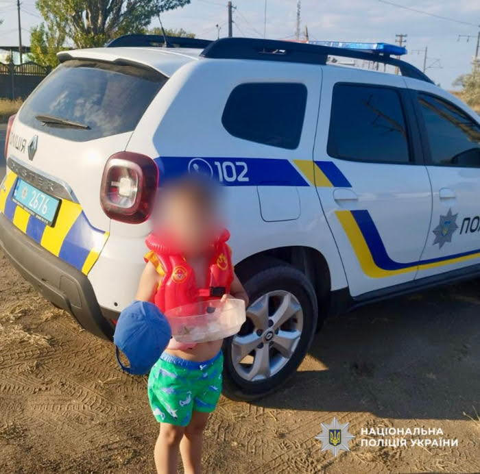 Под Одессой 5-летний мальчик потерялся на пляже и прошел 8 километров в поисках родителей