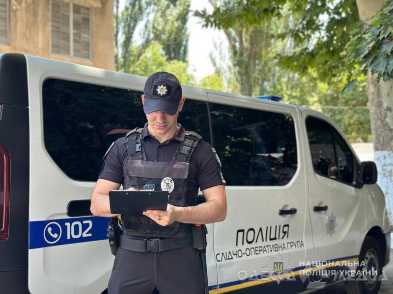 В Одессе 36-летний мужчина возле терминала ударил прохожего молотком по голове