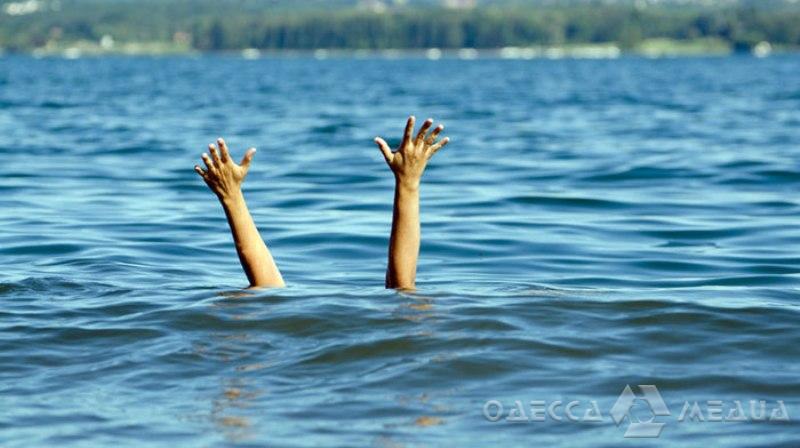 В Одесском районе водолазы обнаружили и подняли на берег тело мужчины