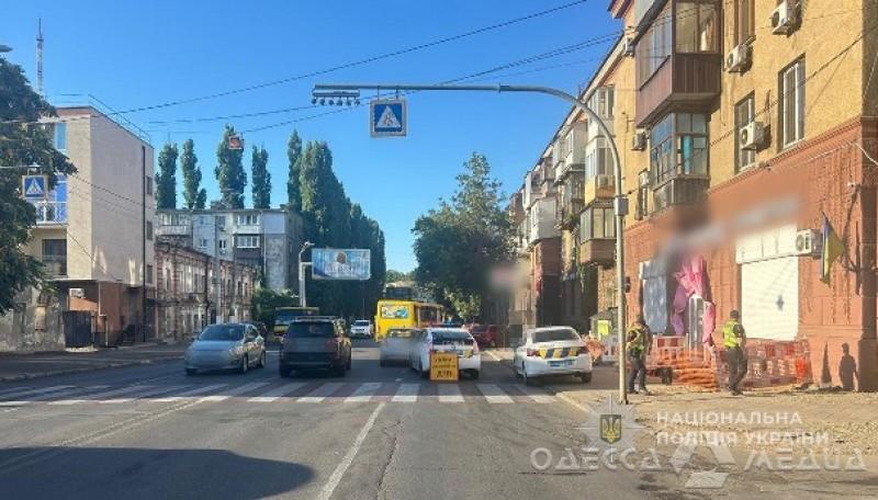 В Одессе на Среднефонтанской сбили 17-летнюю девушку на пешеходном переходе