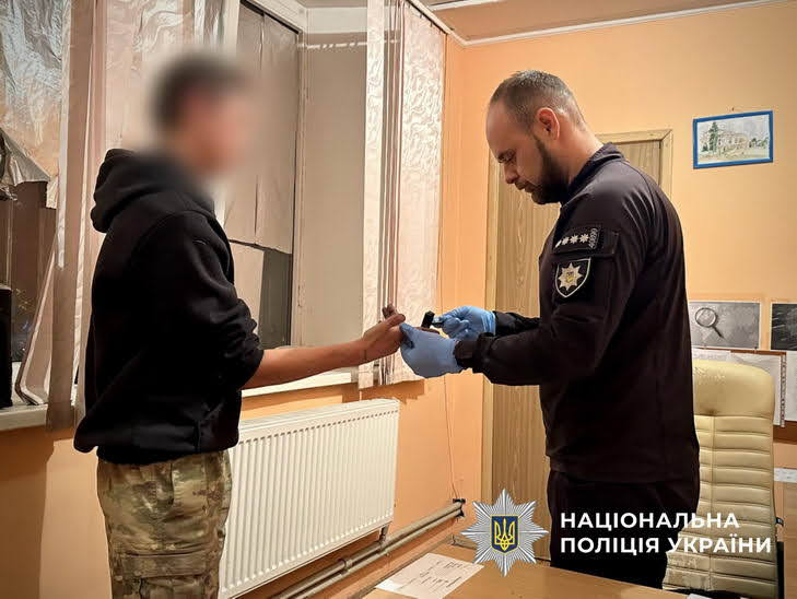 В Одессе задержали разбойников, ограбивших молодых людей на улице