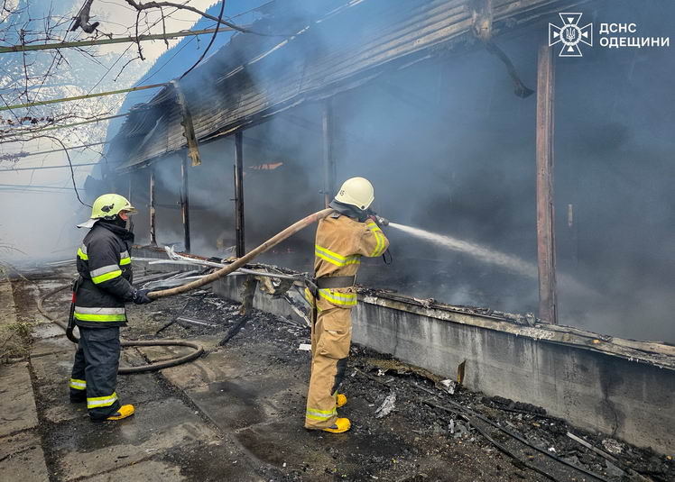 Одесчина снова под ударами рашистов – горела база отдыха и энергообъект