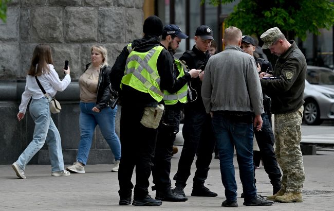 Опция не для всех. Почему оплата штрафа онлайн не спасает от ТЦК