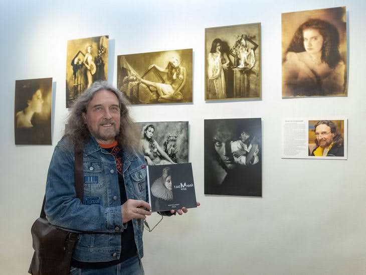 В Литературном музее проходит фотовыставка женских образов «Тайный код»