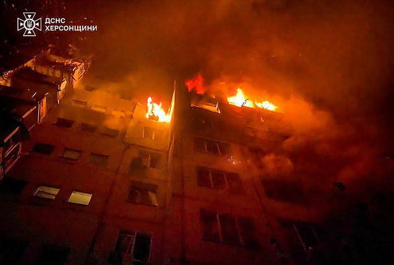 Массированный обстрел Херсона — 2 человека погибли, 28 ранены