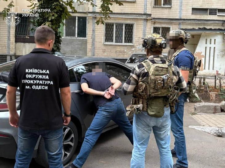 В Одессе задержали двух рэкетиров, которые вымагали 10 тыс. долларов