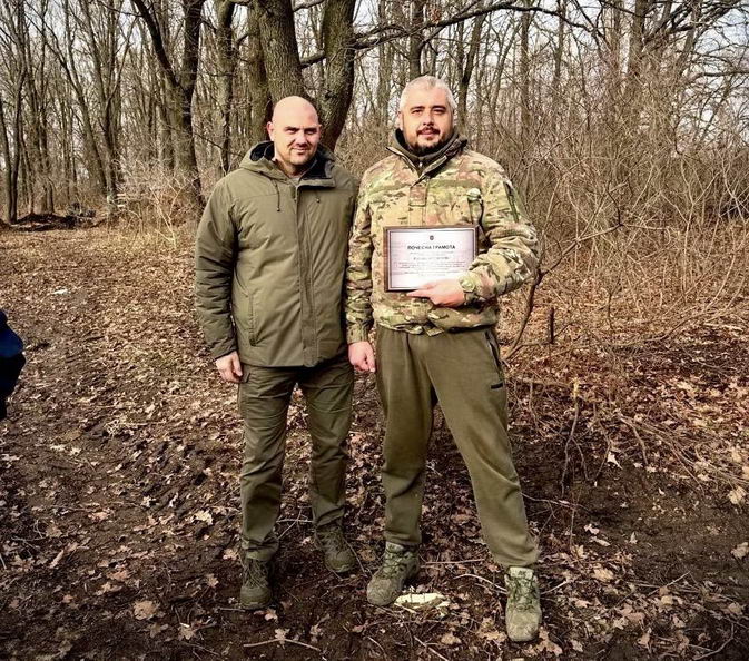 Сергей Лысак приехал на фронт и наградил одесских коммунальщиков, строящих фортификации