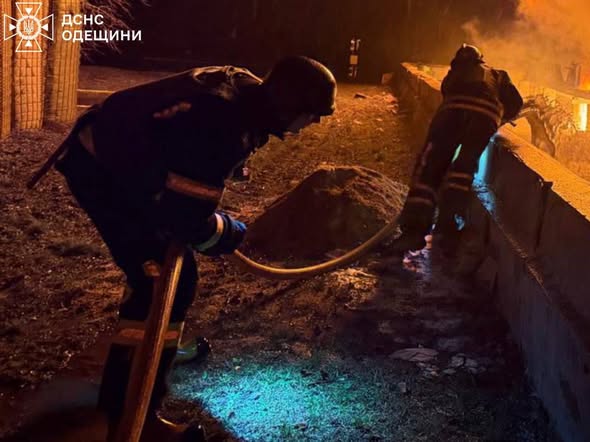 ДСНС показала ліквідацію наслідків нічної ворожої атаки на Одещині