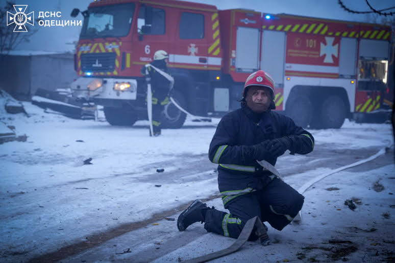 В Черноморске российский дрон попал в квартиру на 9-м этаже