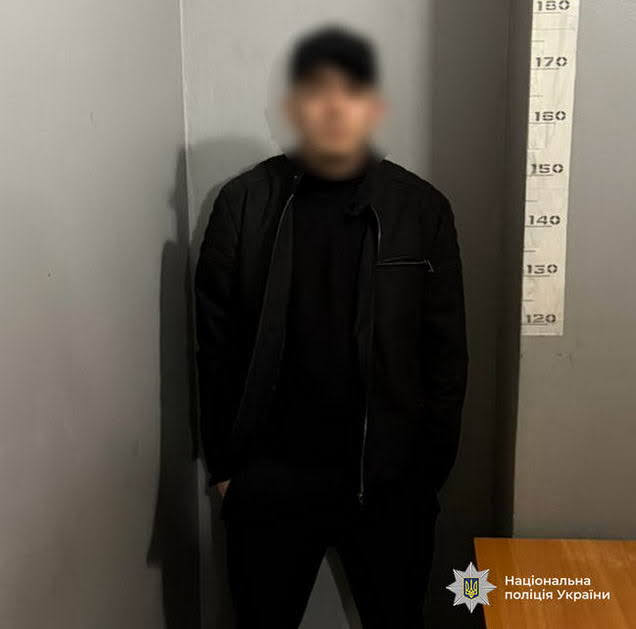 В Одессе продавали высококачественные фальшивые доллары – нарушителей задержали