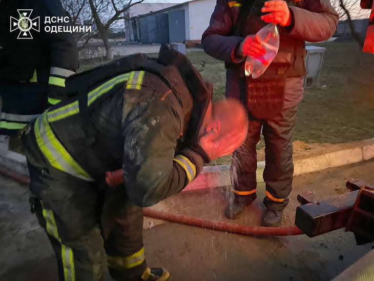 Под Одессой произошел пожар на объекте критической инфраструктуры после атаки дронами