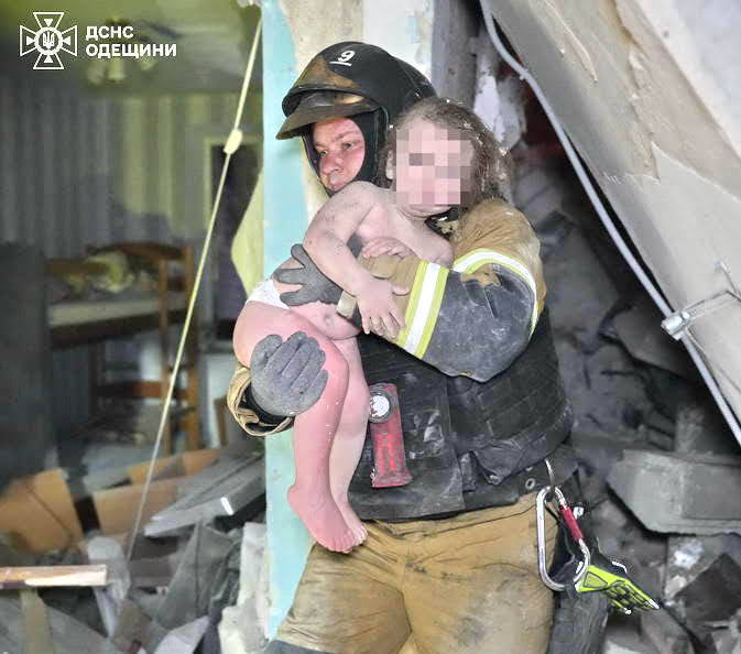 В Одессе россия прицельно ударила дроном по жилому дому – есть погибшие