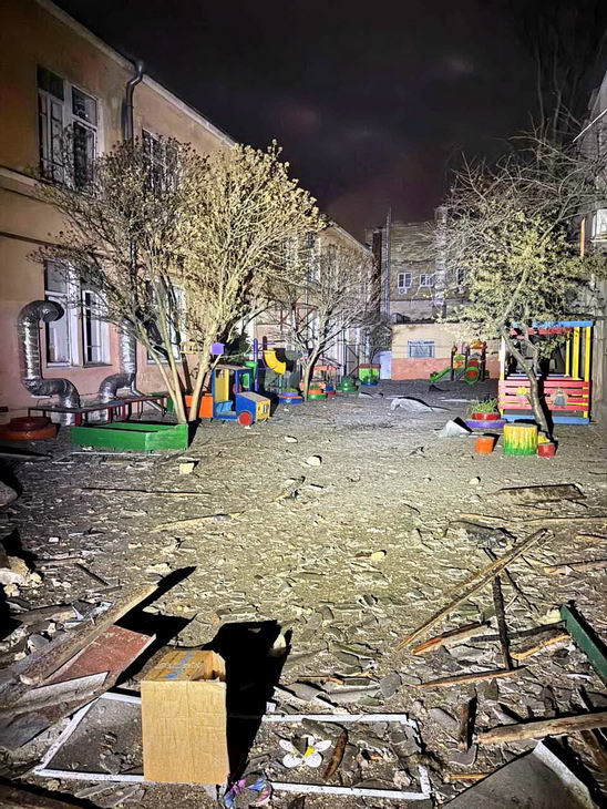 Ужасная ночь в Одессе: враг бомбил детский сад и жилые дома